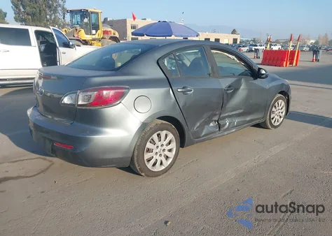 2013 Mazda Mazda3 I Sv z USA, uszkodzony, nr VIN JM1BL1TG8D1754164